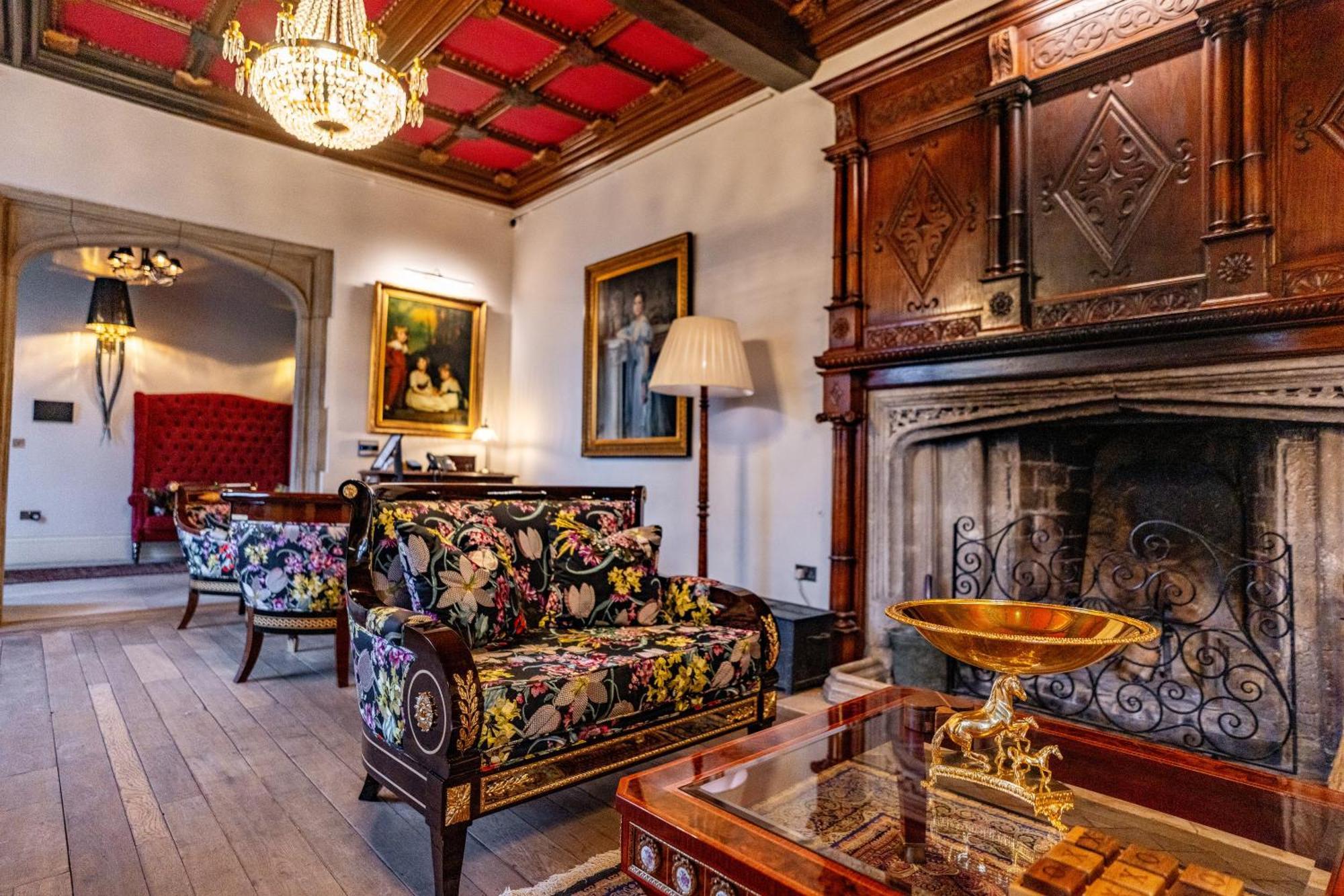 Weston Manor Hotel Екстериор снимка