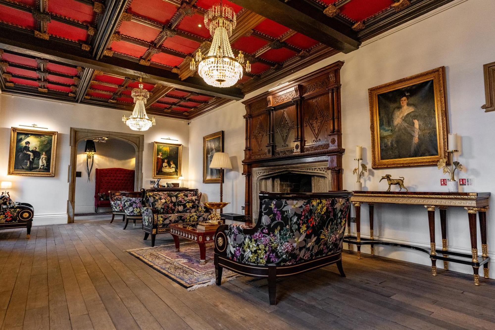 Weston Manor Hotel Екстериор снимка