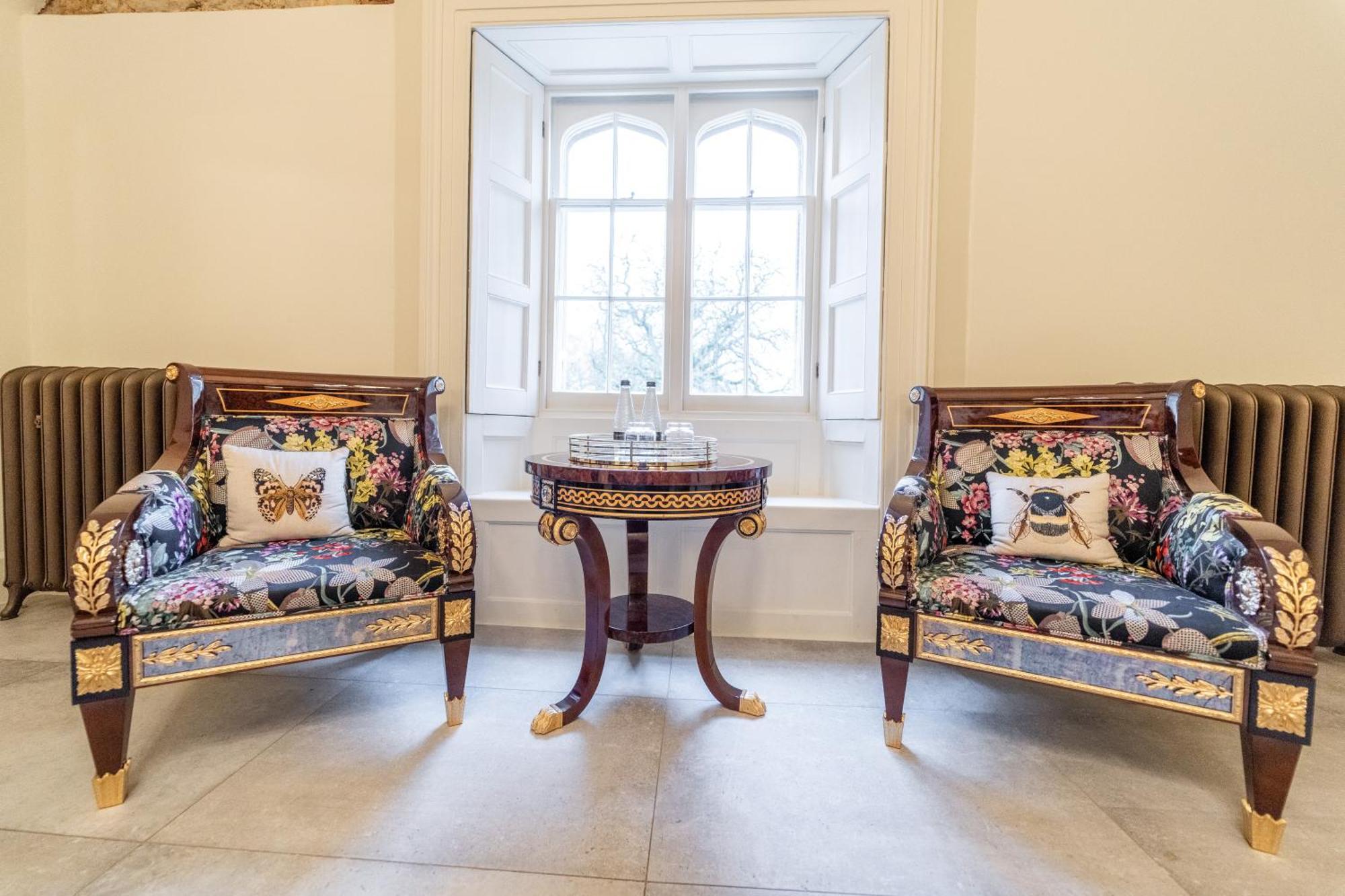 Weston Manor Hotel Екстериор снимка