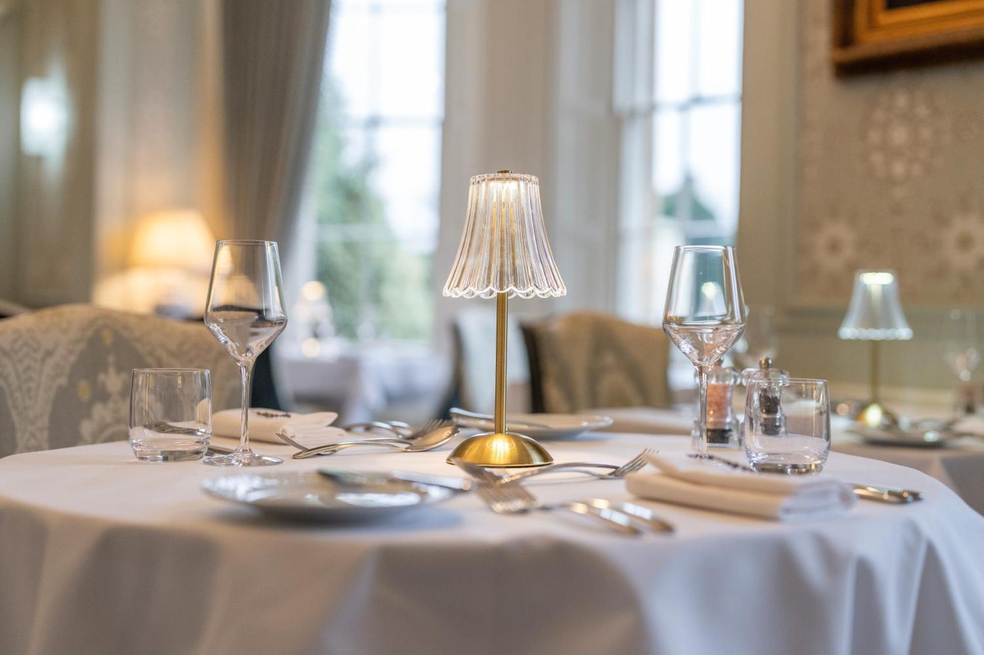 Weston Manor Hotel Екстериор снимка