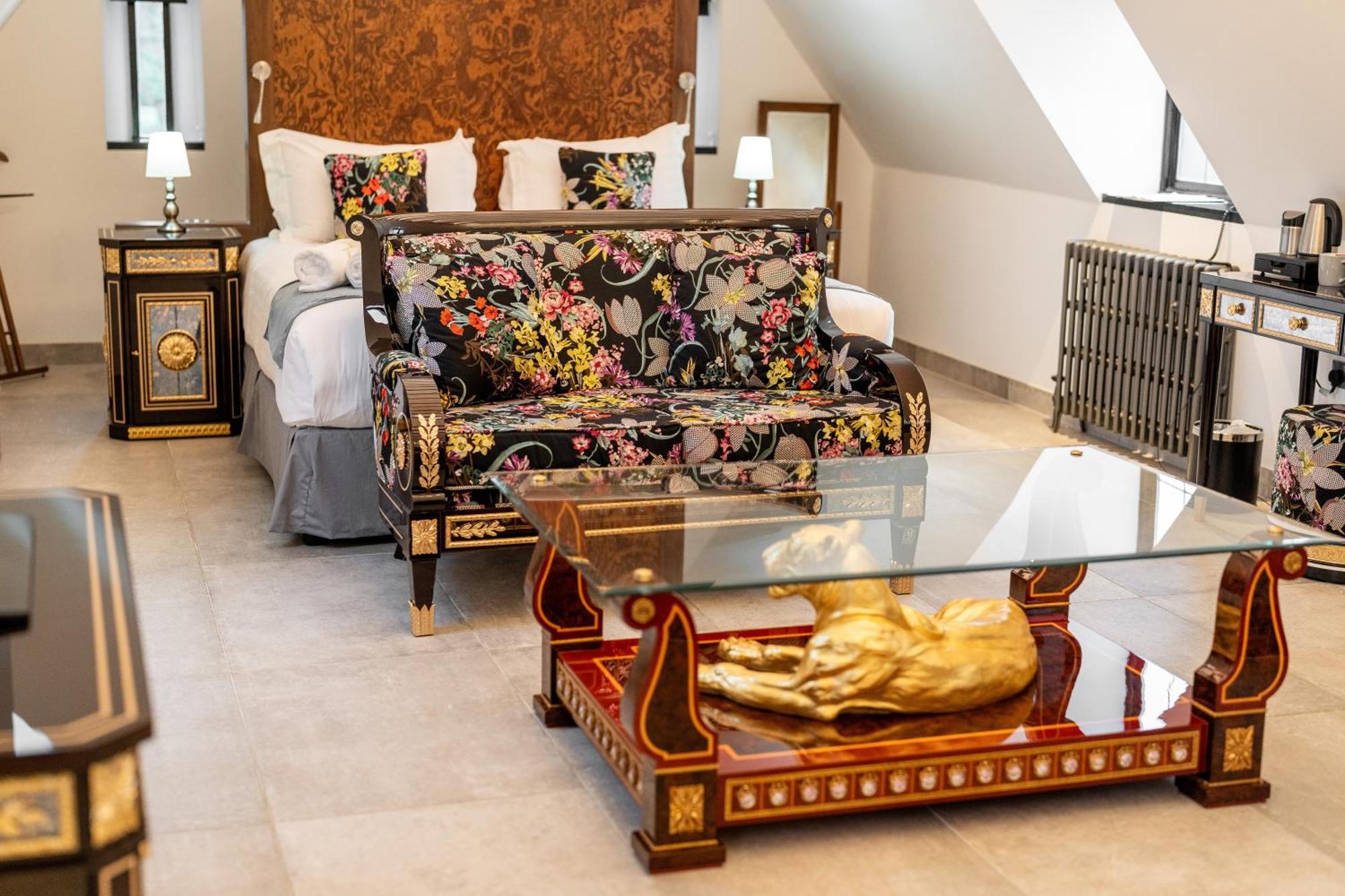 Weston Manor Hotel Екстериор снимка