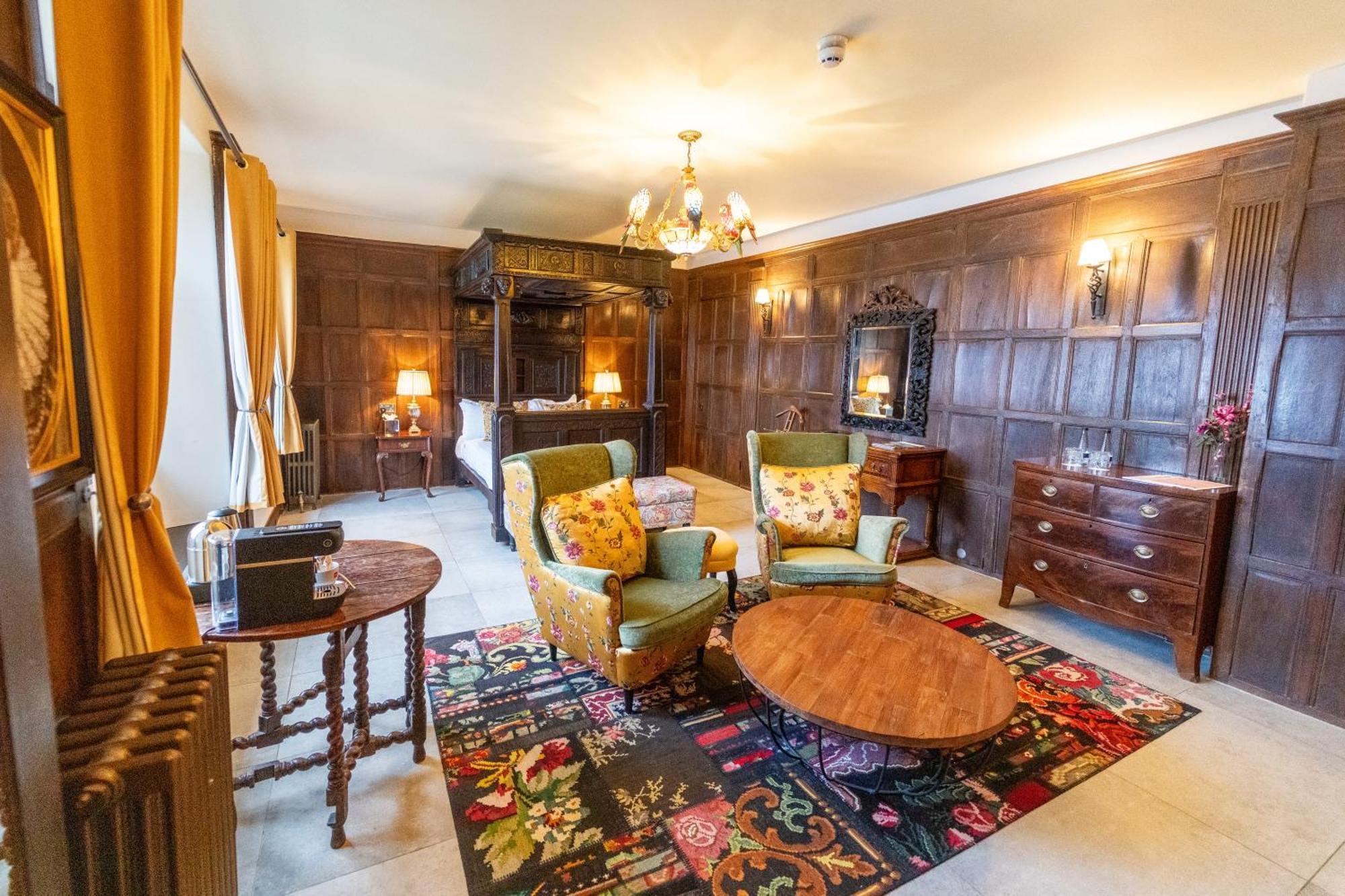 Weston Manor Hotel Екстериор снимка