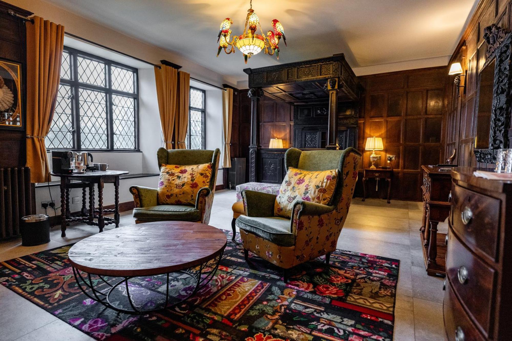Weston Manor Hotel Екстериор снимка