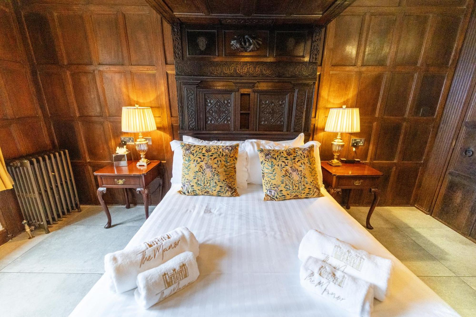 Weston Manor Hotel Екстериор снимка