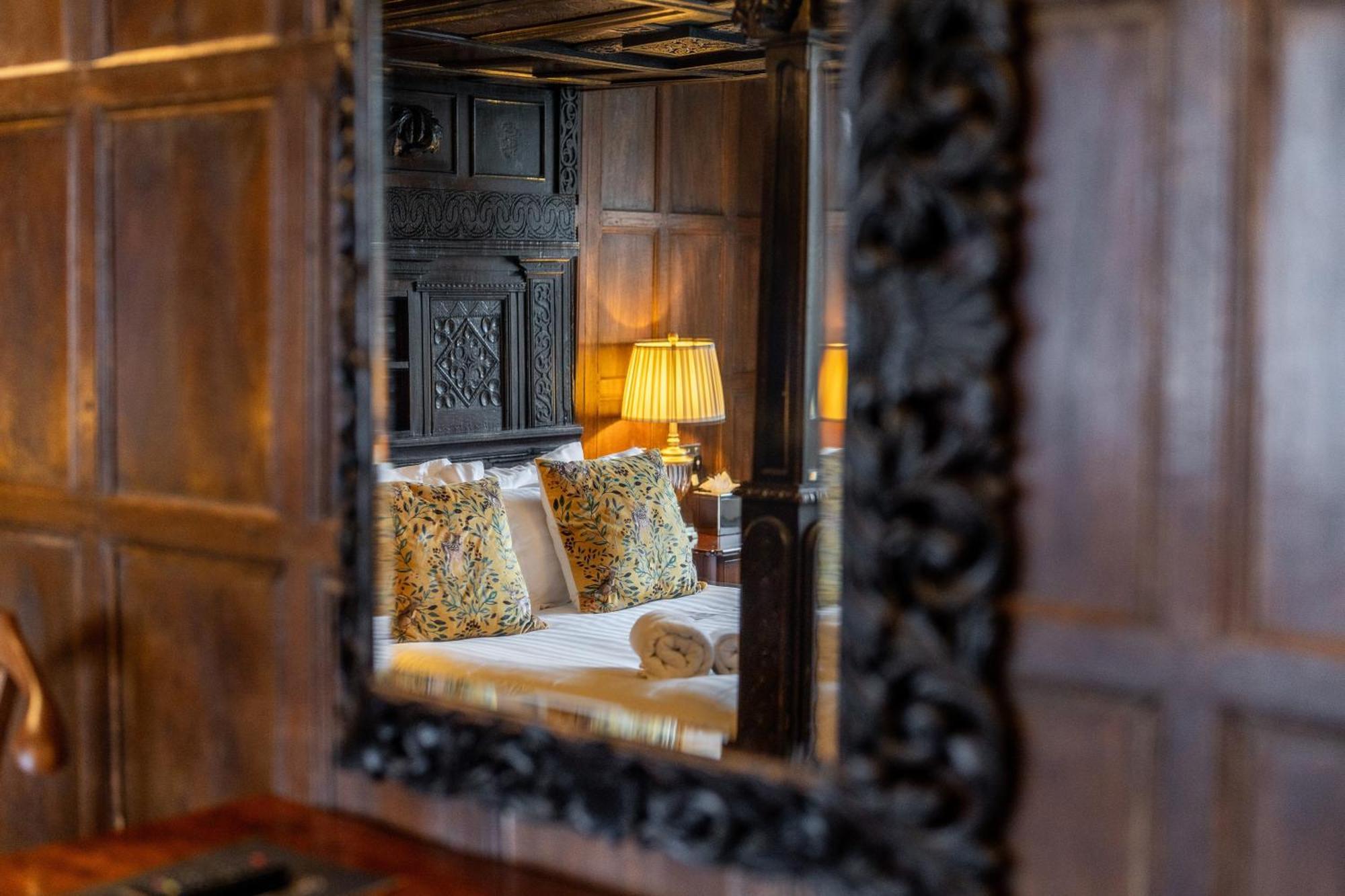 Weston Manor Hotel Екстериор снимка