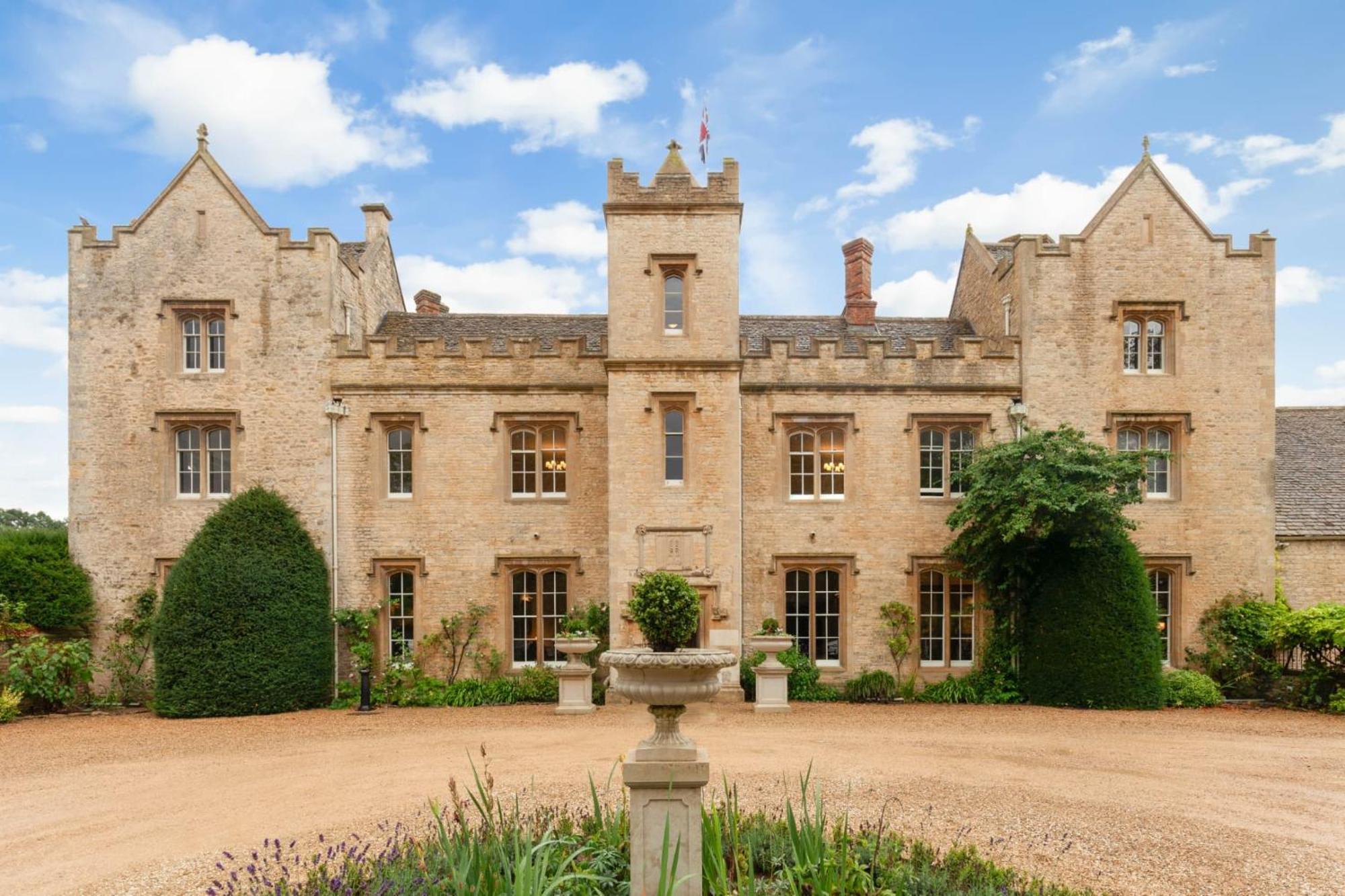 Weston Manor Hotel Екстериор снимка