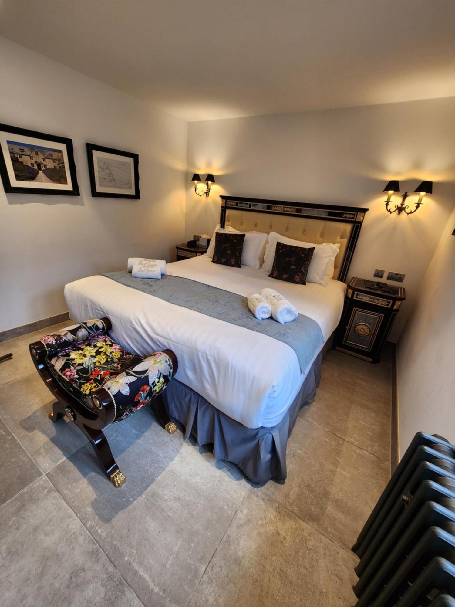 Weston Manor Hotel Екстериор снимка